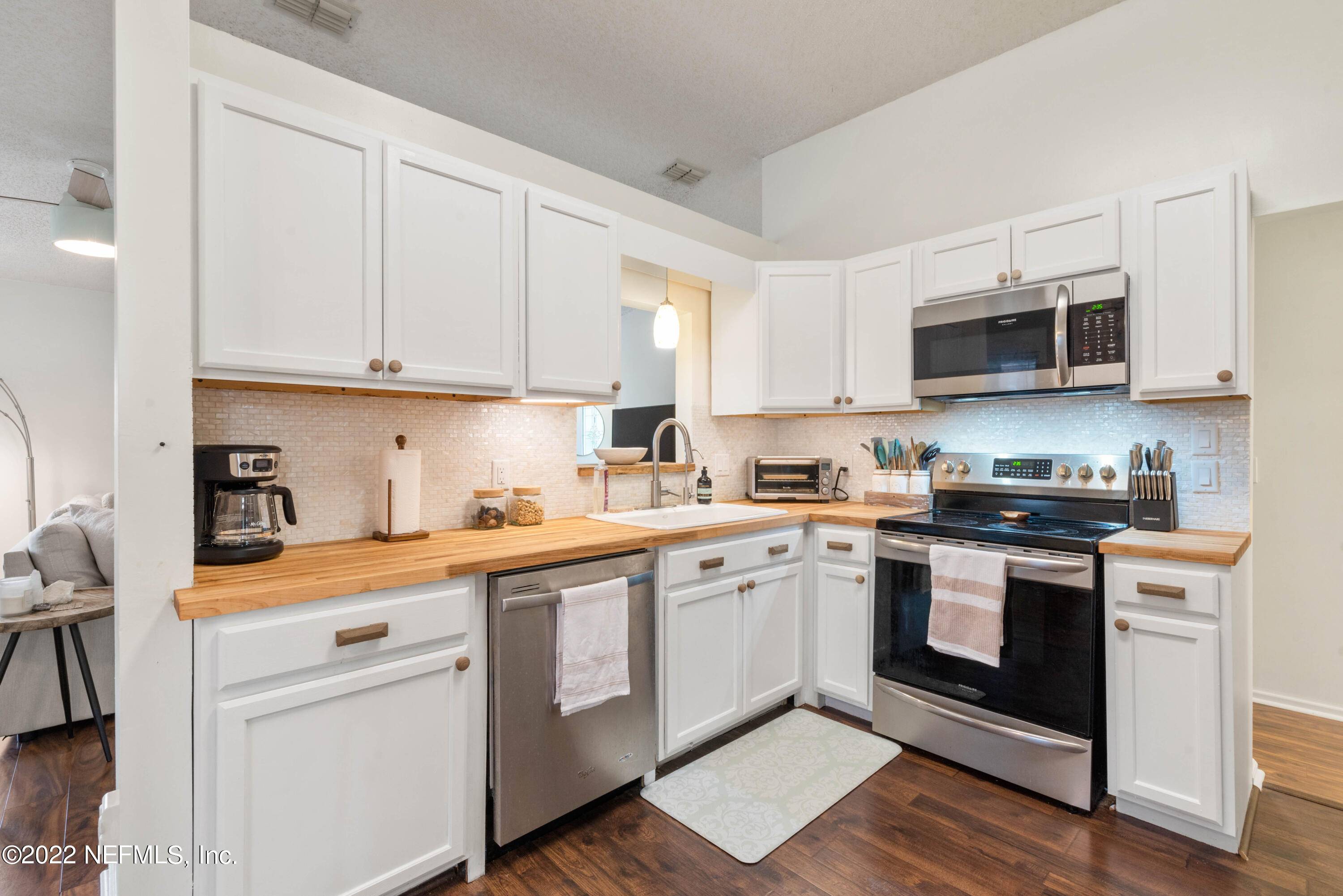 Jacksonville, FL 32233,1437 COVE LANDING DR