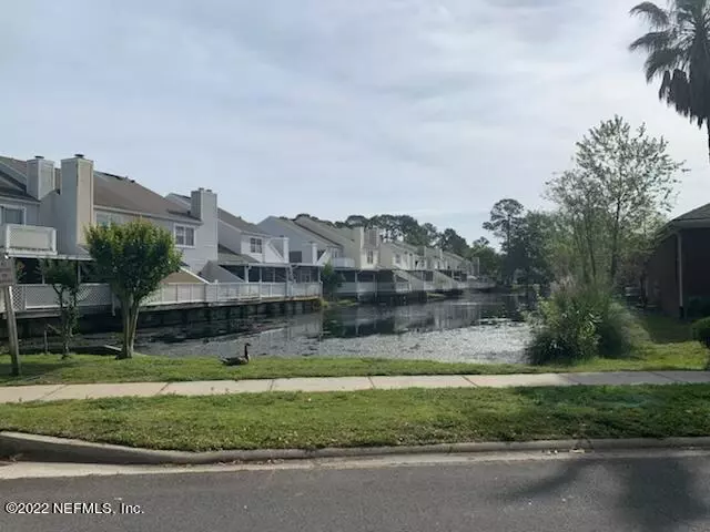 Jacksonville, FL 32257,3740 MOORINGS LN