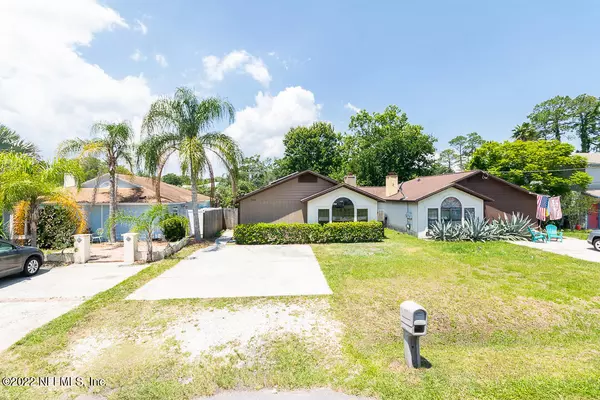 Atlantic Beach, FL 32233,860 HIBISCUS ST