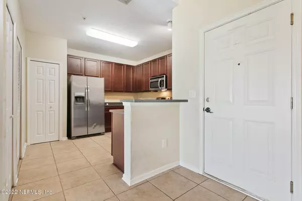 Jacksonville, FL 32256,4998 KEY LIME DR #301