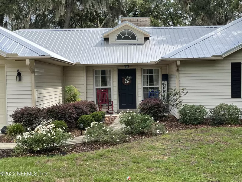 220 KIRBY LN, Melrose, FL 32666