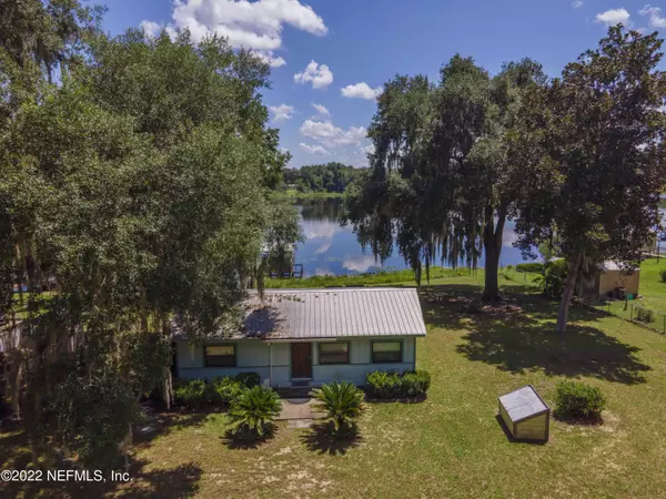 808 LAKE SHORE TER, Interlachen, FL 32148