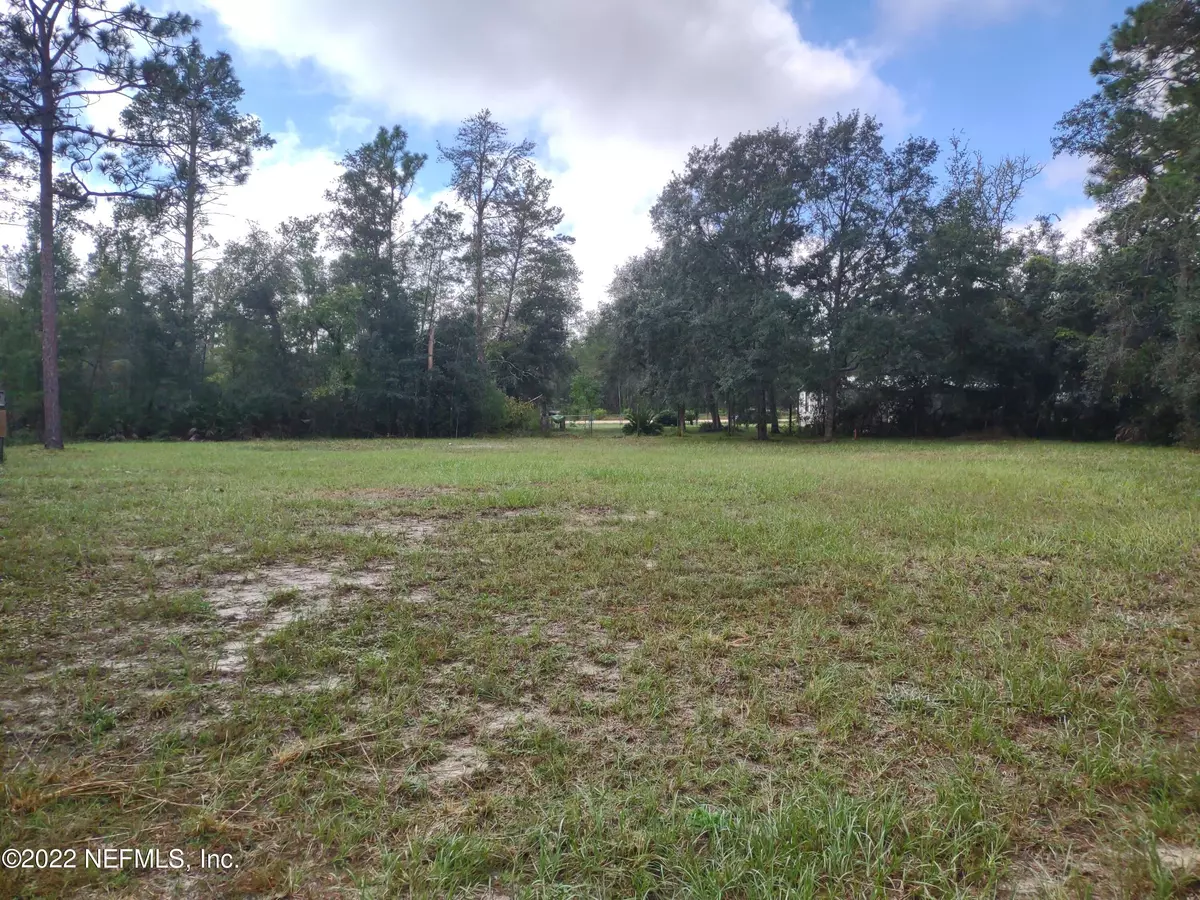 Interlachen, FL 32148,40 CANINE ST