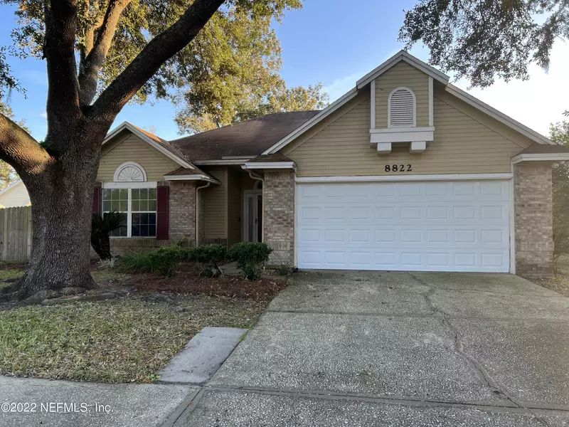 8822 ROCKPOND MEADOWS DR, Jacksonville, FL 32221