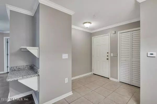 3591 S KERNAN BLVD #211, Jacksonville, FL 32224