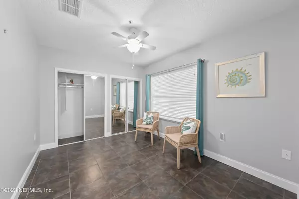 Jacksonville Beach, FL 32250,922 1ST ST #101
