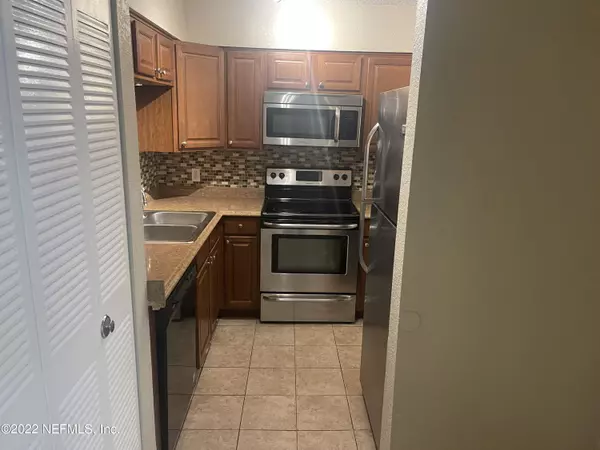 Jacksonville, FL 32256,7740 SOUTHSIDE BLVD #306