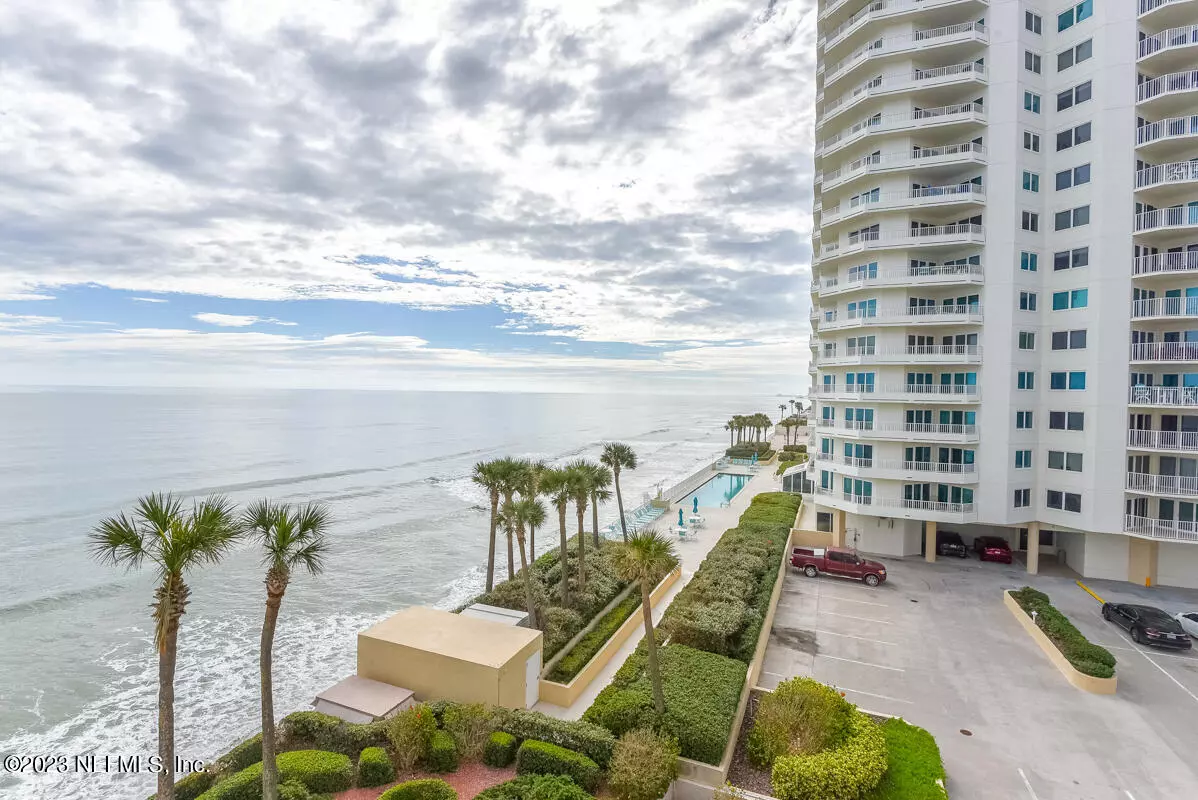 Daytona Beach Shores, FL 32118,2917 S ATLANTIC 303 AVE #303