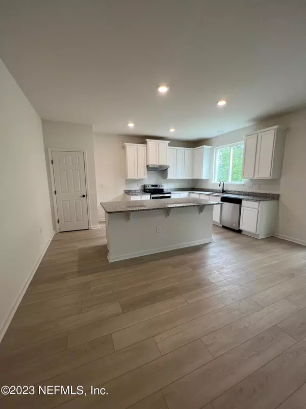 Jacksonville, FL 32221,1319 PANTHER LAKE Pkwy