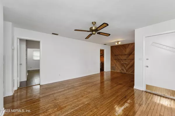 Jacksonville, FL 32216,2046 RONALD LN