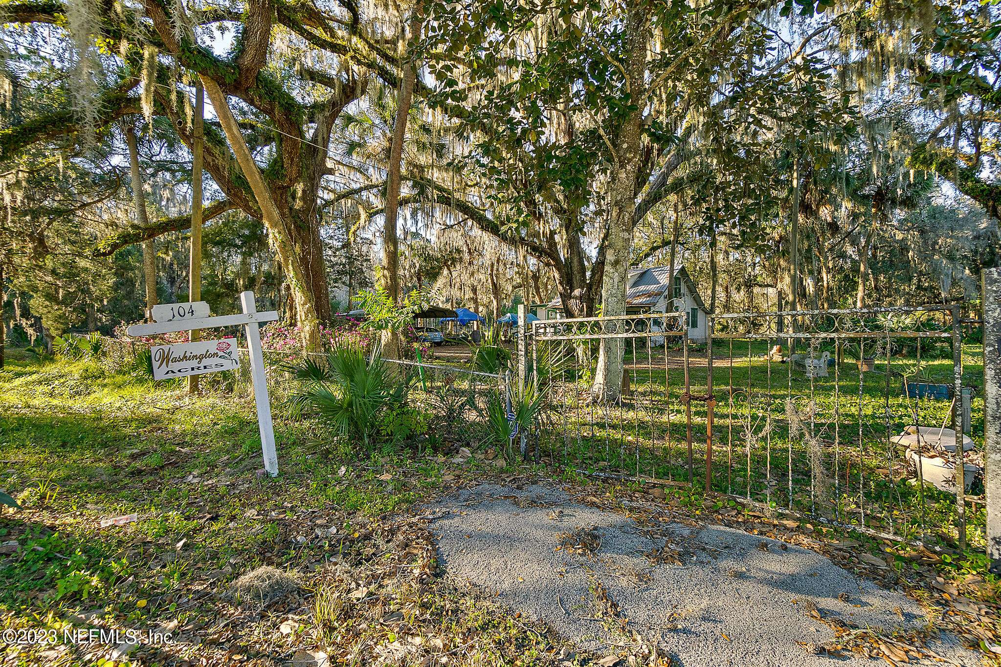East Palatka, FL 32131,104 W LOUIS BROER RD