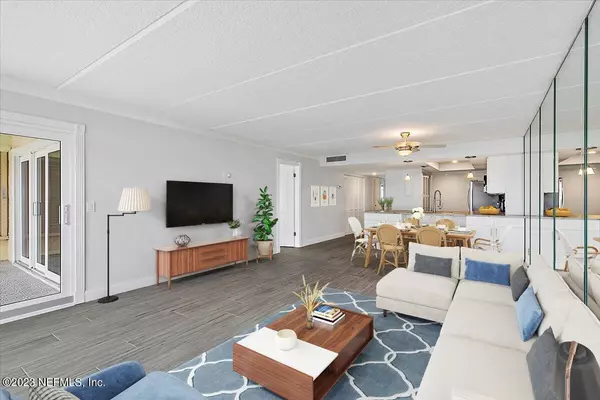 Jacksonville Beach, FL 32250,707 S 1ST ST #104