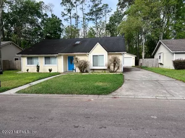 Jacksonville, FL 32244,8128 HONEYSUCKLE LN