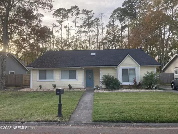 Jacksonville, FL 32244,8128 HONEYSUCKLE LN