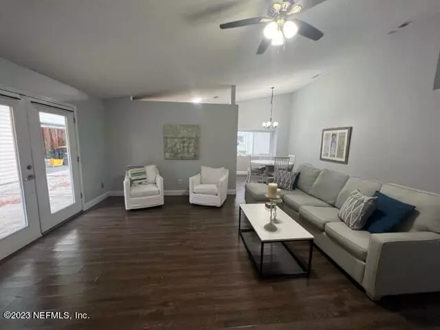 Jacksonville, FL 32244,8128 HONEYSUCKLE LN