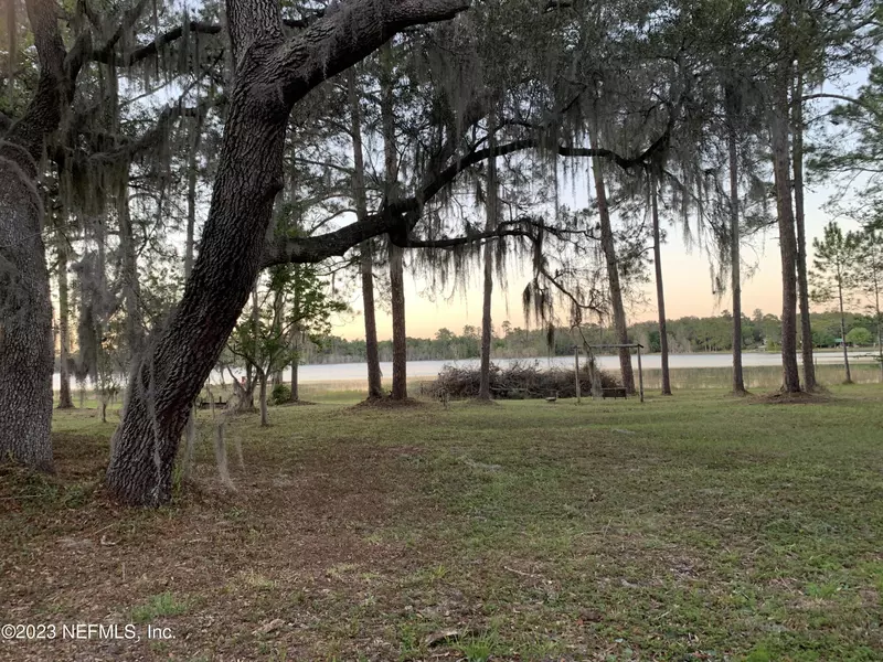 199 CLEAR LAKE RD, Crescent City, FL 32112