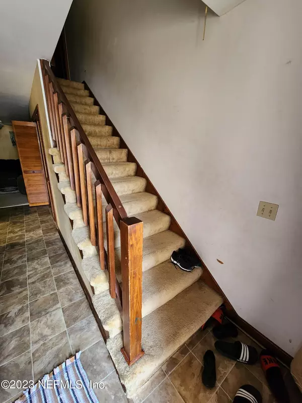 Jacksonville, FL 32217,8076 VILLAGE GATE CT