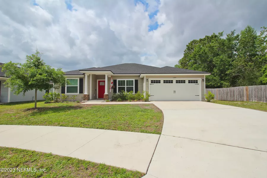 1389 SARAHS LANDING DR, Jacksonville, FL 32221