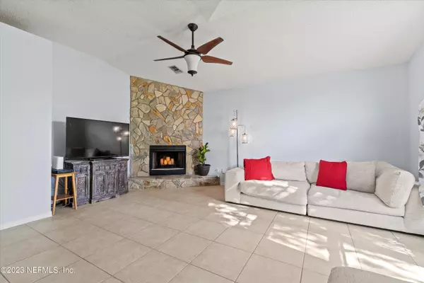 Atlantic Beach, FL 32233,800 HIBISCUS ST