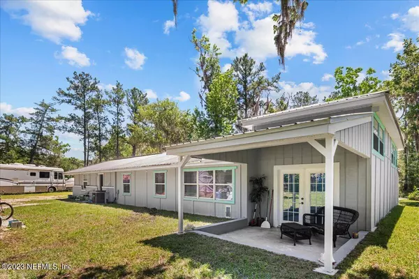 Satsuma, FL 32189,313 PARADISE CIR