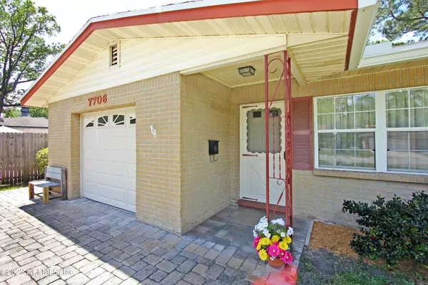 Jacksonville, FL 32217,7706 LISA DR E