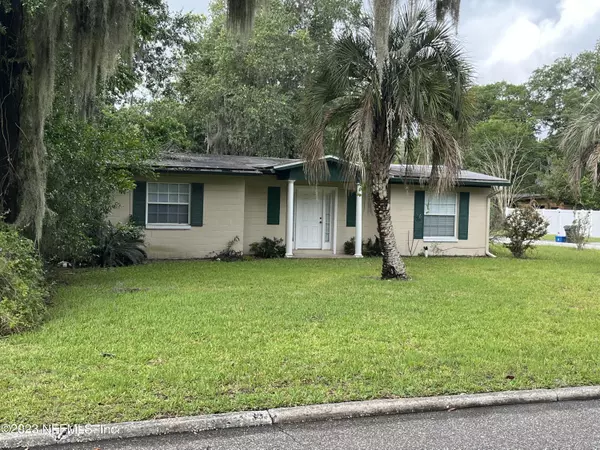 827 N PINE AVE, Green Cove Springs, FL 32043