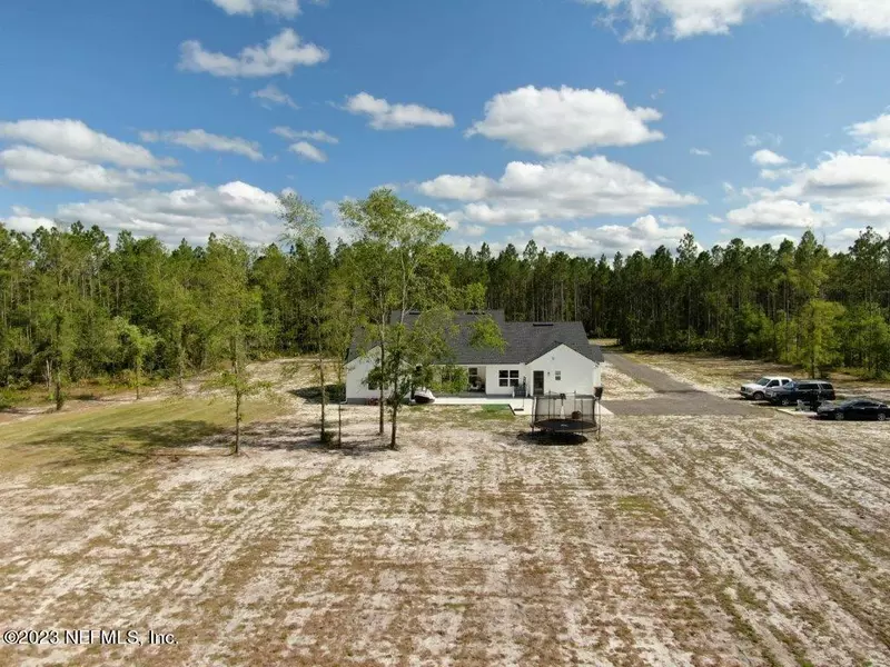 14097 DUNROVEN DR, Bryceville, FL 32009