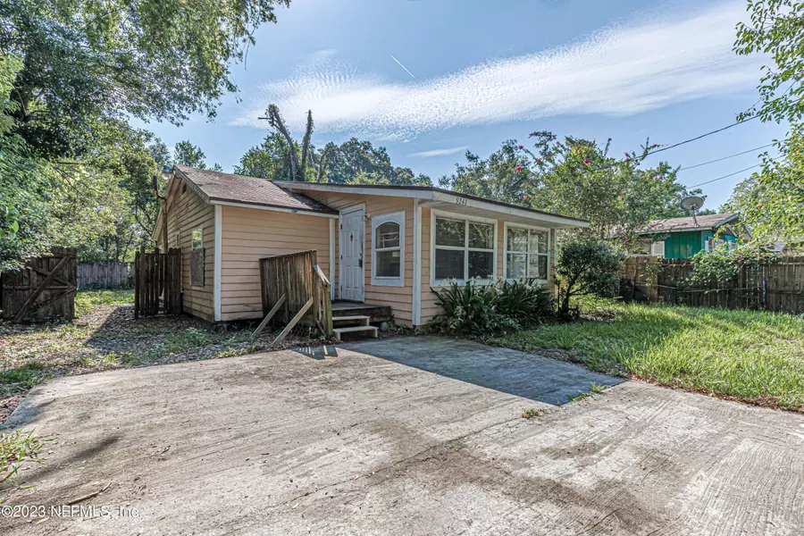 9241 2ND AVE, Jacksonville, FL 32208