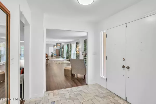 Jacksonville, FL 32207,910 ORIENTAL GARDENS RD