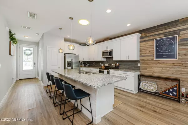 Atlantic Beach, FL 32233,610 BEGONIA ST