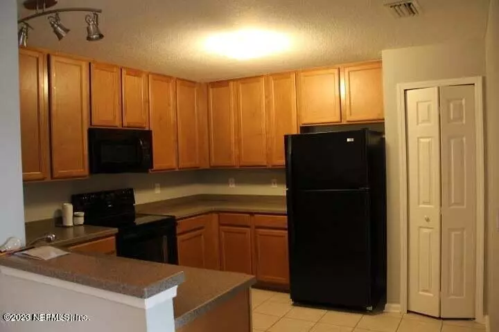 Jacksonville, FL 32256,8205 WHITE FALLS BLVD #111