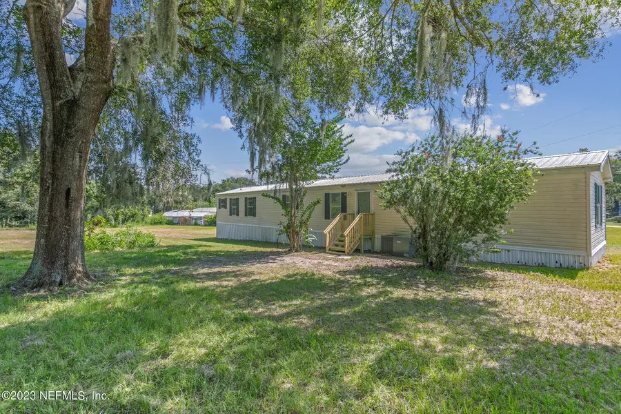 122 BARTER DR, Satsuma, FL 32189