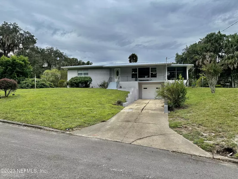 521 N LAKE ST, Crescent City, FL 32112