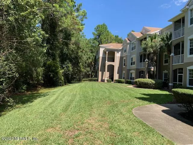 Jacksonville, FL 32256,10550 BAYMEADOWS RD #618