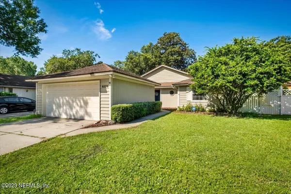 8226 LAKE WOODBOURNE DR E, Jacksonville, FL 32217