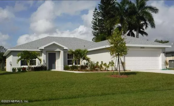 2434 SW HINCHMAN ST, Port St Lucie, FL 34984