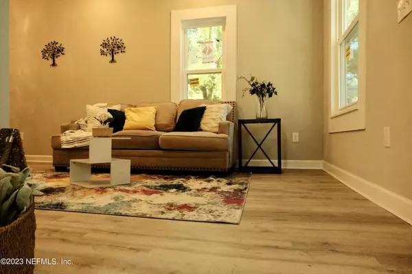 Jacksonville, FL 32204,284 WOODLAWN AVE