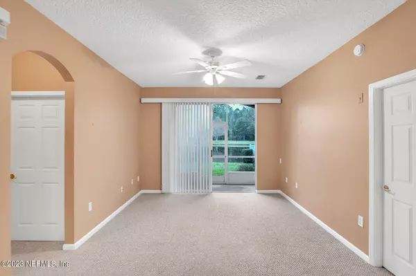 Jacksonville, FL 32256,10550 BAYMEADOWS RD #318