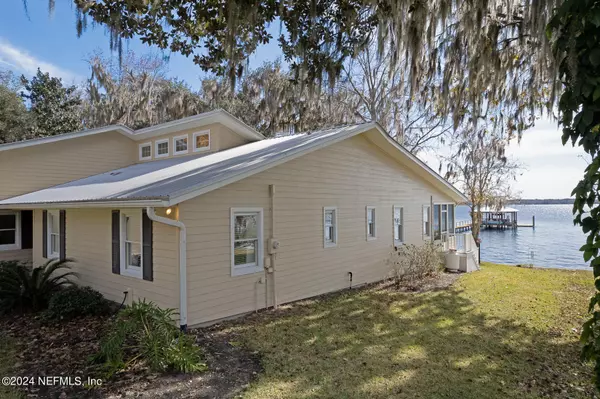 323 W RIVER RD, Palatka, FL 32177