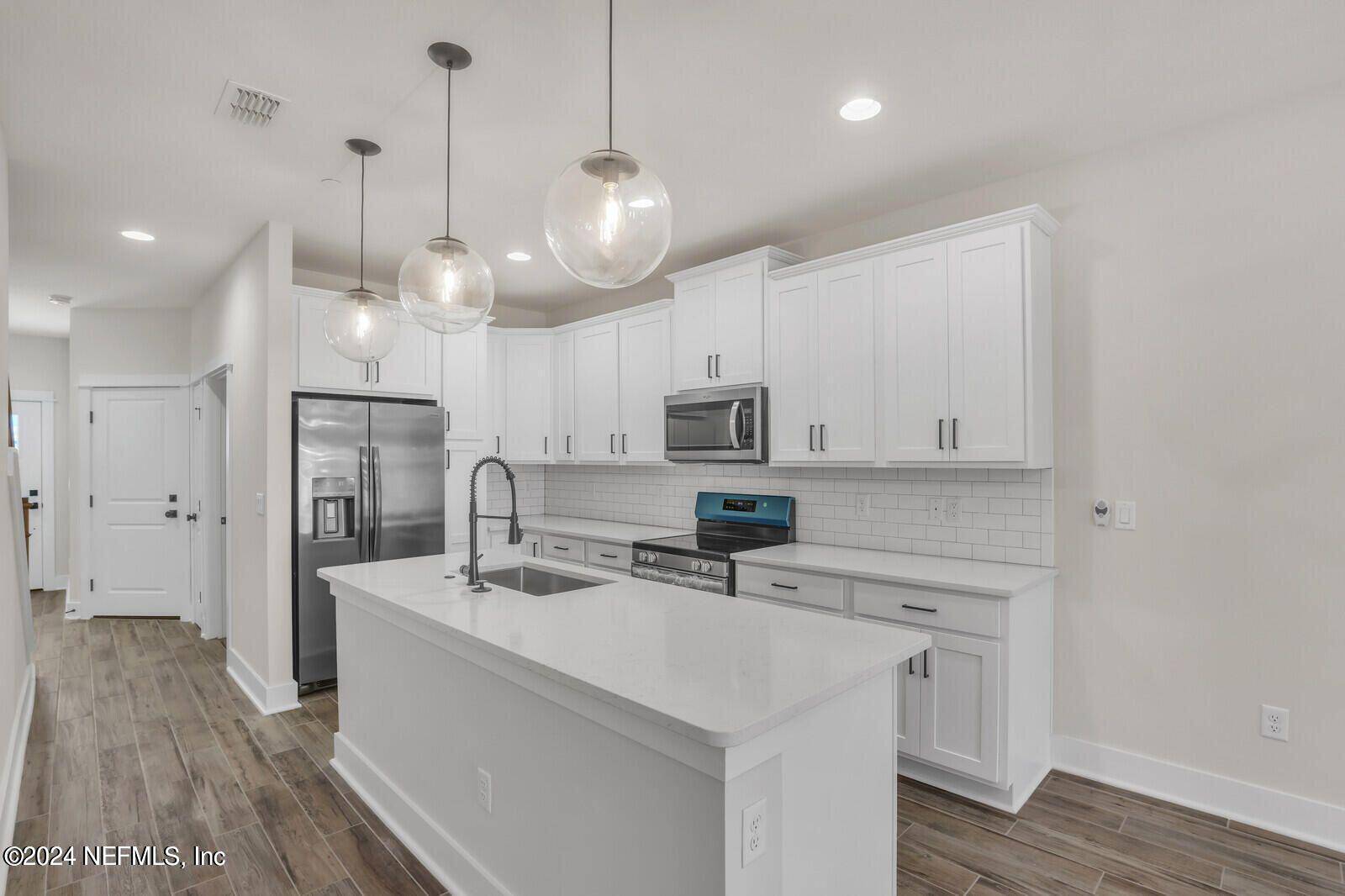 441 4TH AVE N, Jacksonville Beach, FL 32250