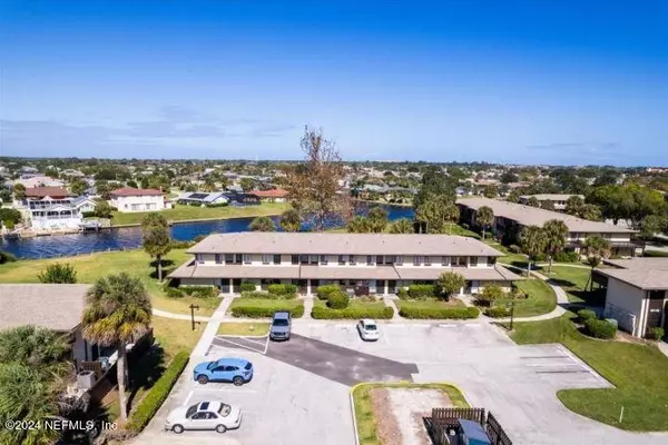 52 CLUB HOUSE DR #105,  Palm Coast,  FL 32137