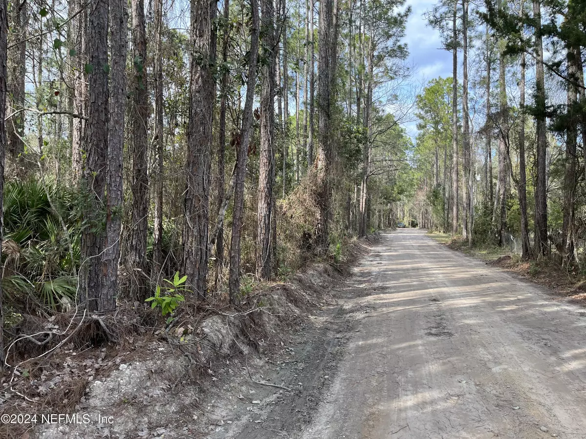 Palatka, FL 32177,111 TROUT DR