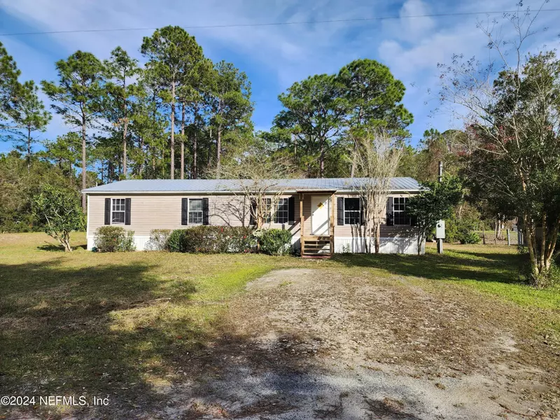 320 TROPIC AVE, Satsuma, FL 32189