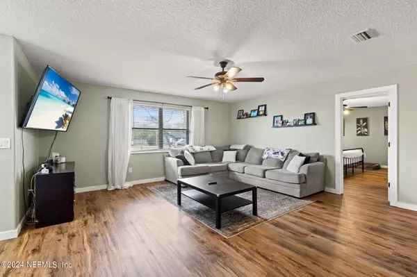Interlachen, FL 32148,132 CRESTWOOD DR
