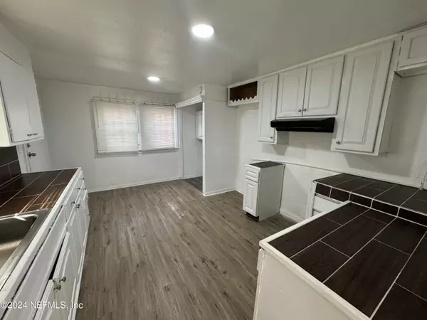 Jacksonville, FL 32208,33 E 54TH ST