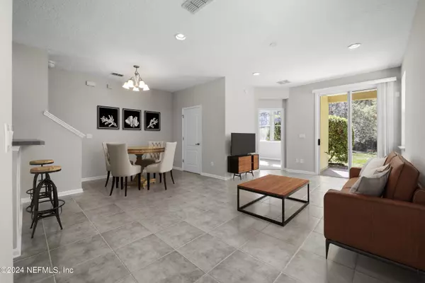 6068 BARTRAM VILLAGE DR, Jacksonville, FL 32258