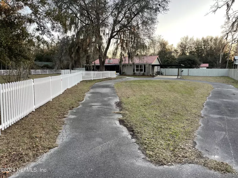 4535 CHIPMUNK RD, Middleburg, FL 32068