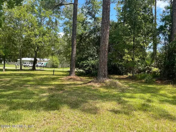 Satsuma, FL 32189,111 & 113 ISLANDER LN