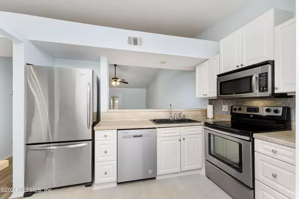 Atlantic Beach, FL 32233,642 AQUATIC DR