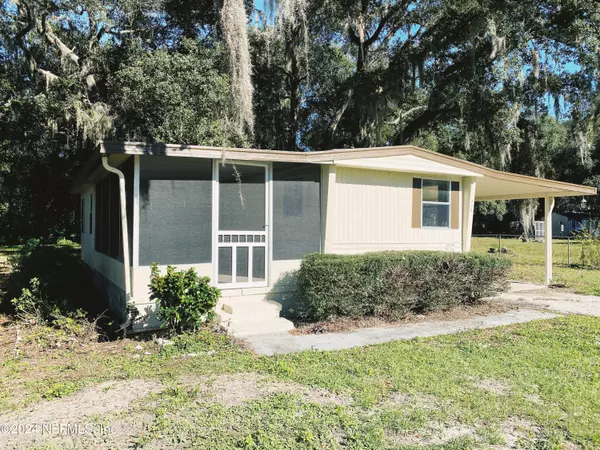 Interlachen, FL 32148,108 SAWYER ST